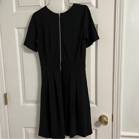 ANN TAYLOR BLACK FIT & FLARE SHORT SLEEVE DRESS REAR ZIPPER DRESS - Picture 4 of 6